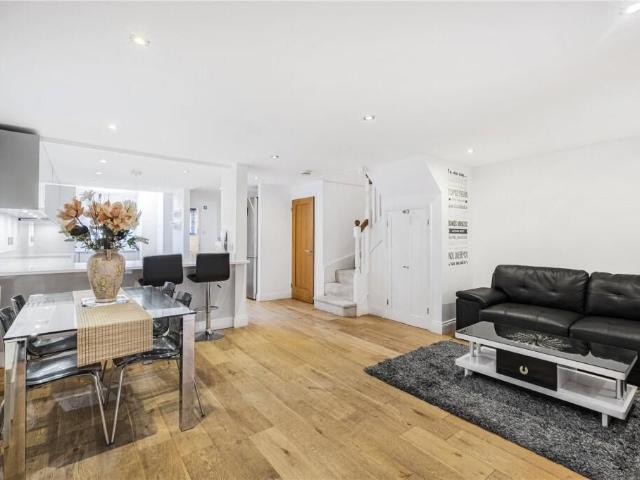 Telegraph Place, London E14, 4 bed town house to rent, £4,498 pcm | PrimeLocation