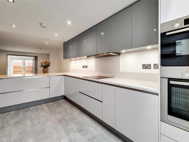 Telegraph Place, London, E14 3 bed terraced house to rent £3,500 pcm £808 pw