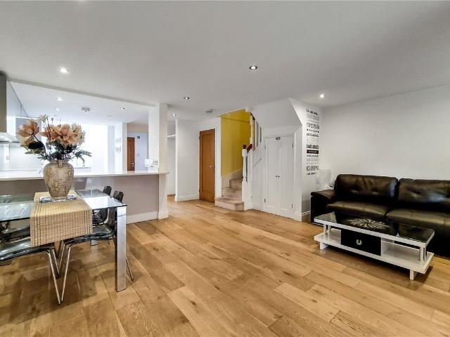 Telegraph Place, Millwall E14, 3 bed terraced house to rent, £3,300 pcm | PrimeLocation