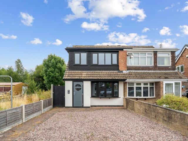 Telford Crescent, Leigh, WN7 3 bed semi detached house to rent £1,200 pcm £277 pw