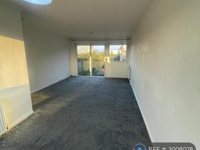 Telford Road, East Kilbride, Glasgow. 2 bed flat to rent £750 pcm £173 pw