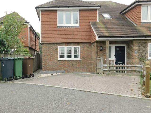 Telham Close, East Sussex 2 bed house to rent £1,500 pcm £346 pw