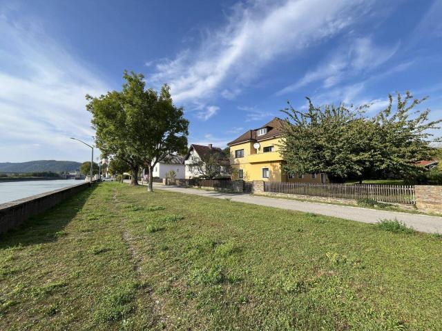 TELL US YOUR PRICE! Idyllisches Haus mit 2 Wohneinheiten im Dornröschenschlaf in einzigartiger Lage an der Donau Persenbeug Zentrum
