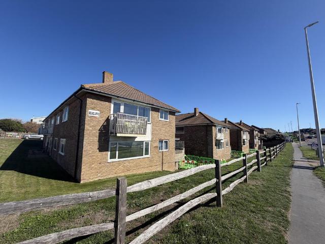 Telscombe Cliffs, Peacehaven, BN10 2 bed flat to rent £1,450 pcm £335 pw