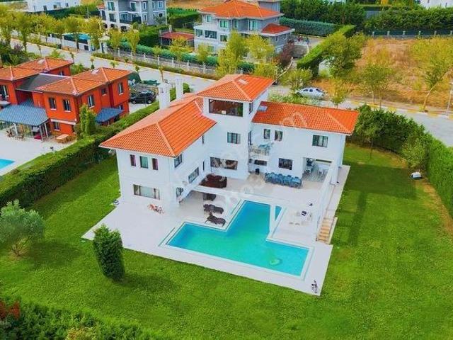 Tepekent 'te Fırsat ! Mükemmel Köşe Konum, Taşınmaya Hazır Villa