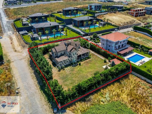 Tepekent'te 2200m² Arsa İçinde Müstakil Köşe Villa