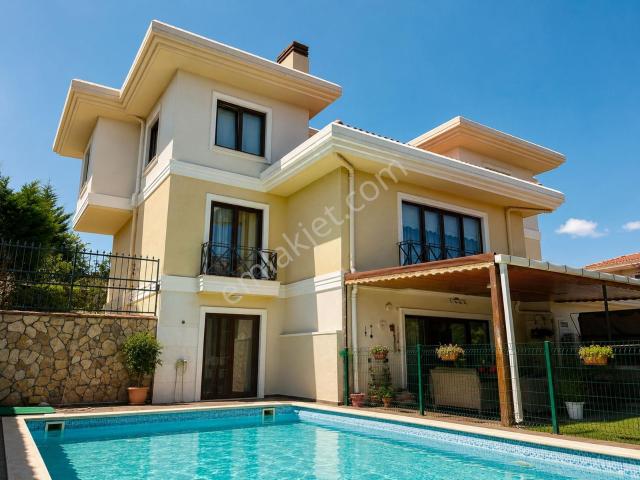 Tepeören Formula Country | 800 M² Bahçeli | Havuzlu Lüks Villa