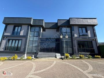 Tepeören'de 4 Villa İskanlı Krediye Uygun 3157m2 Arsa İçerisinde