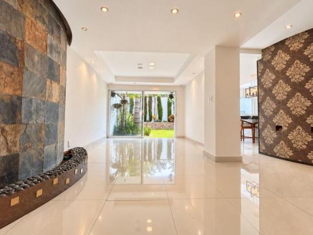 TEPEPAN CERCA PERIFERICO|| CON JARDÍN DE 50 M2 Y AMPLIO FAMILY ROOM CON SALIDA A TERRAZA