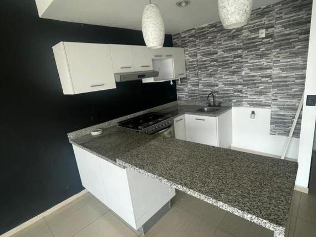 ¡Tepepan! Departamento de 3 recámaras con balcón a excelente precio