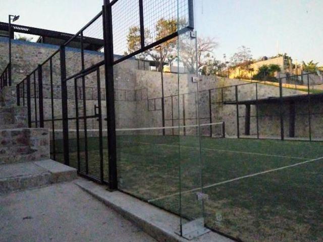 TEQUESQUITENGO TERRENO EN VENTA CON CASACLUB, PADEL, ALBERCA, GYM