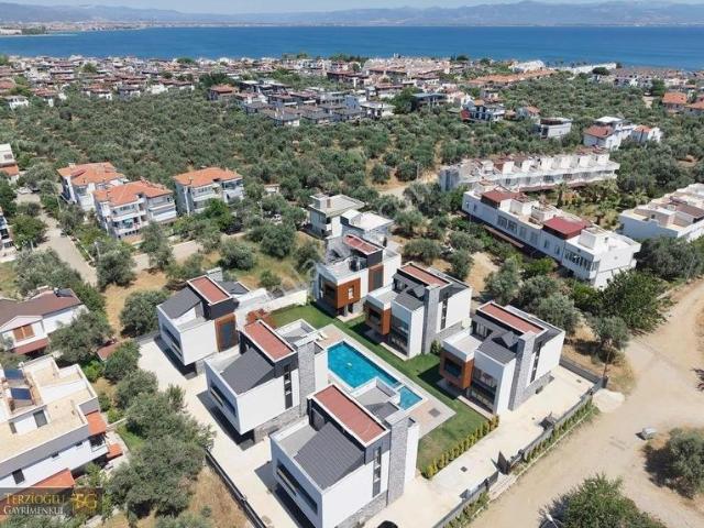 Terzioğlu'ndan Full Eşyalı Gürede Havuzlu Deniz Manzaralı Villa