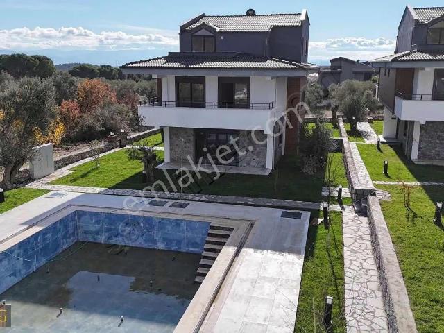 Terzioğlu'ndan Güre De Havuzlu Sitede Kiralık 3+1 Deluxe Villa