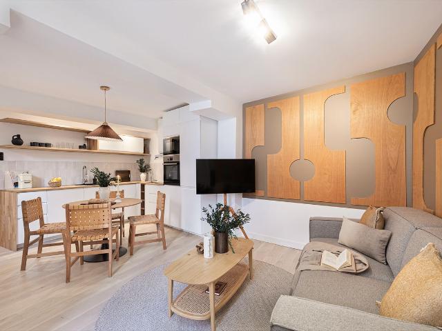 Teras 1 bedroom in Saint Victor, Paris Amsterdam Apartments for Rent