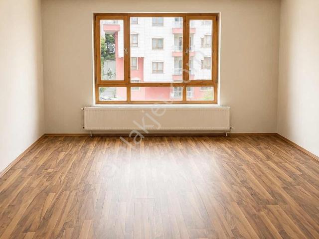 Teras Balkonlu Ön Cephe Cadde Yakını Daire Arayanlara