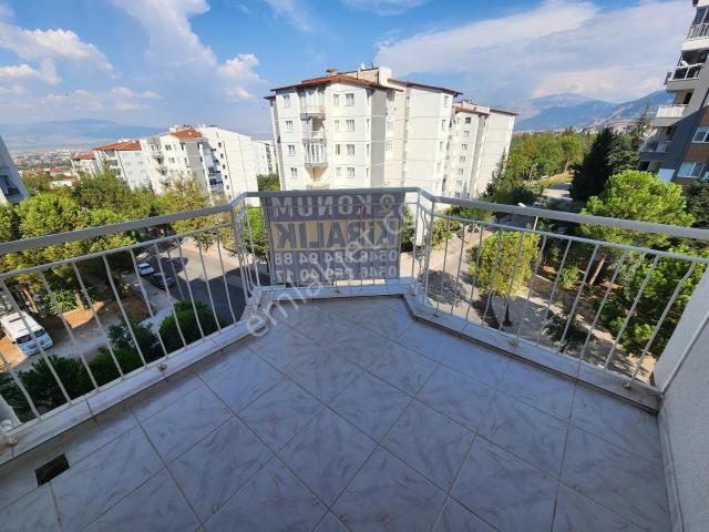 Teras Parka Yakın İçi Yenilenmiş Ara Kat Kiralık Daire