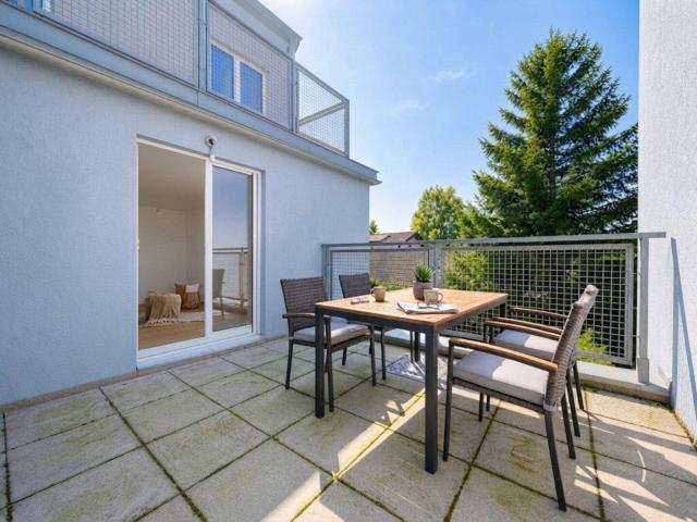 TERASSENWOHNUNG Freier Mietzins | NEUBAU | BJ ca. 1995 | 3 Zimmer | ca. 82 m² NFL | Garage | kleinere Renovierungen notwendig