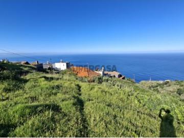 Tereno Urbanizável, amplo e plano, com palheiro, fantastica vista mar, em Fajã de Ovelha, Calheta