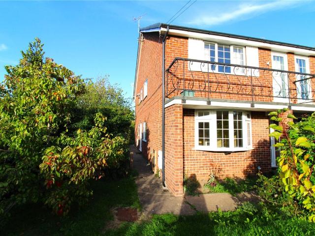 Teresa Court, Southwell, Nottinghamshire NG25, 2 bed flat to rent, £875 pcm | PrimeLocation