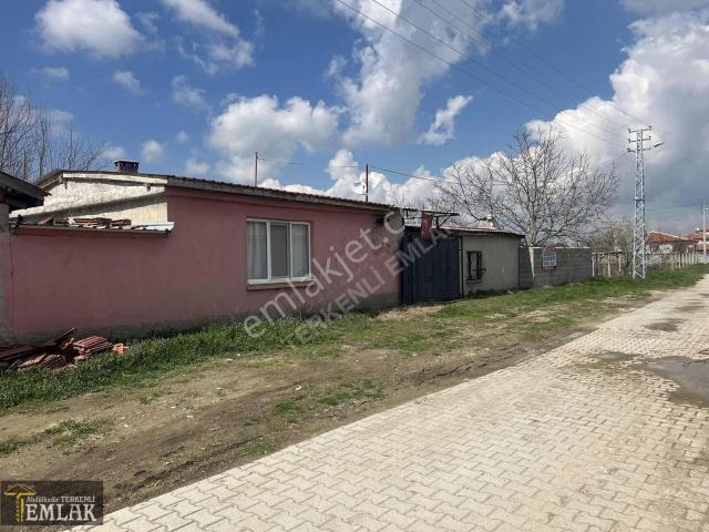 Terkenli Emlak 'tan Söğütlü Merkezde 3000 M2 Arsalı Müstakil Ev