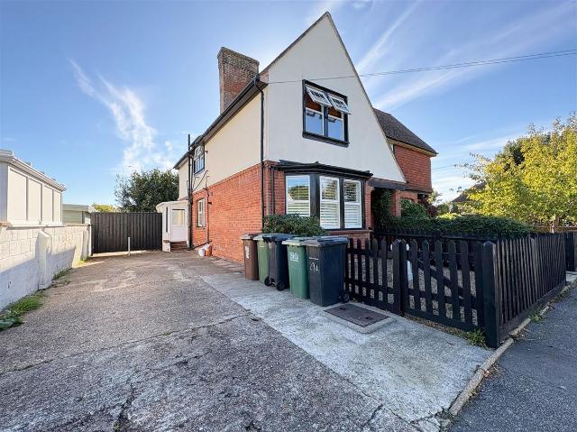 Terminus Avenue, Bexhill On Sea TN39, 2 bed flat to rent, £1,400 pcm | PrimeLocation