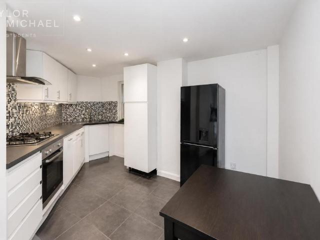 Terminus Road, Brighton 2 bed flat to rent £1,650 pcm £381 pw