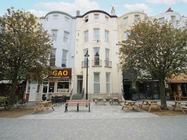 Terminus Road, Eastbourne, BN21 1 bed flat to rent £1,000 pcm £231 pw