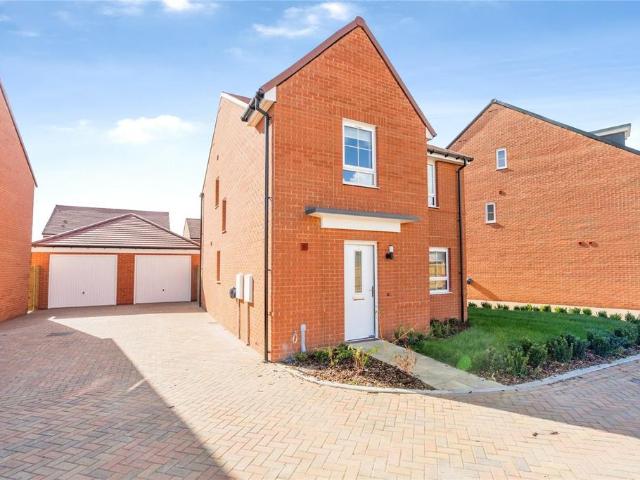 Tern Crescent, Bosham, Chichester, PO18 4 bed detached house to rent £2,250 pcm £519 pw