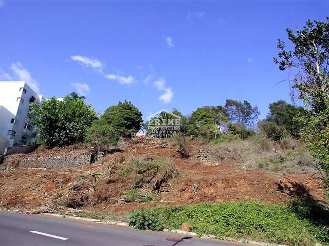 Terra com 1779m2, Santo Antonio