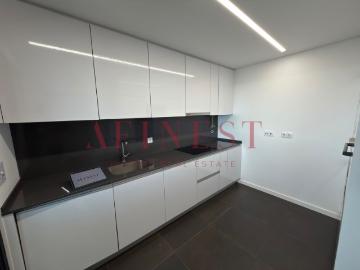 Terraços, Luz Natural e Elegância T2 SKY CITY à Sua Espera!