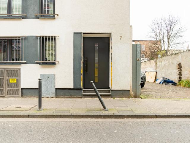 Terrace apartment in hipster area of Cologne Ehrenfeld for up to 5 guests, Koln Amsterdam Apartments for Rent