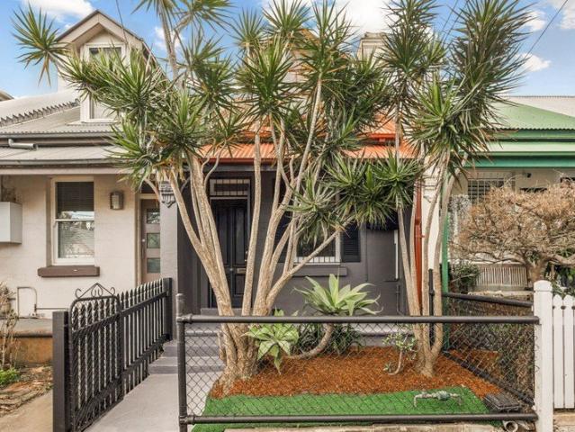 Terrace charm with a lush north facing garden