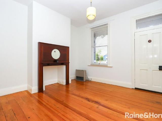 TERRACE LIVING WITHIN WALKING DISTANCE TO THE CBD Available NOW!