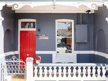 TERRACE LIVING IN THE HEART OF BATHURST