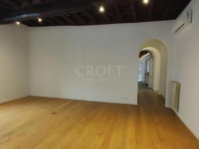 Terrace: PANTHEON: Beautifully renovated 4 bedroom, 4 Bath, large living room, dining, study and two private terraces. Situated in elegant building with elevator directly in quiet charming Piazza. Ref 227