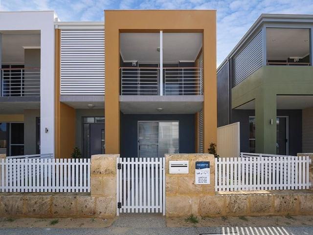 Terrace Style Home in Convenient Location