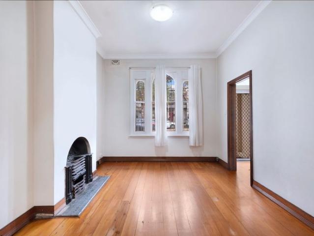 TERRACE WITH HUGE GARAGE | WALK TO GREEN SQUARE RAILWAY STATION!