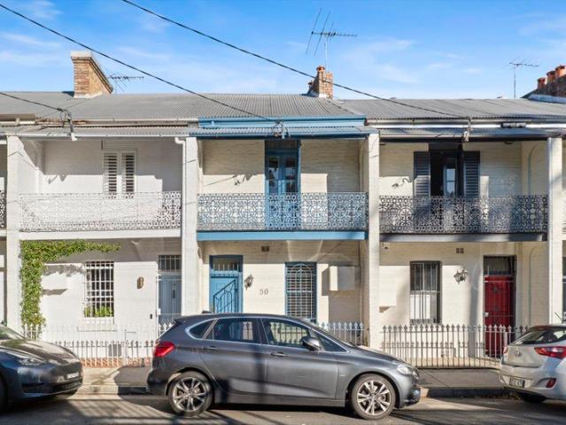 Terrace with potential in super convenient yet quiet location