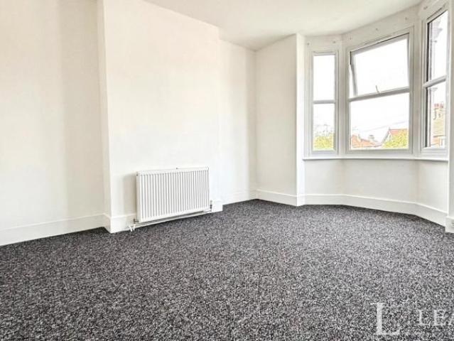 terraced to rent West Road, Westcliff on Sea, Essex, SS0