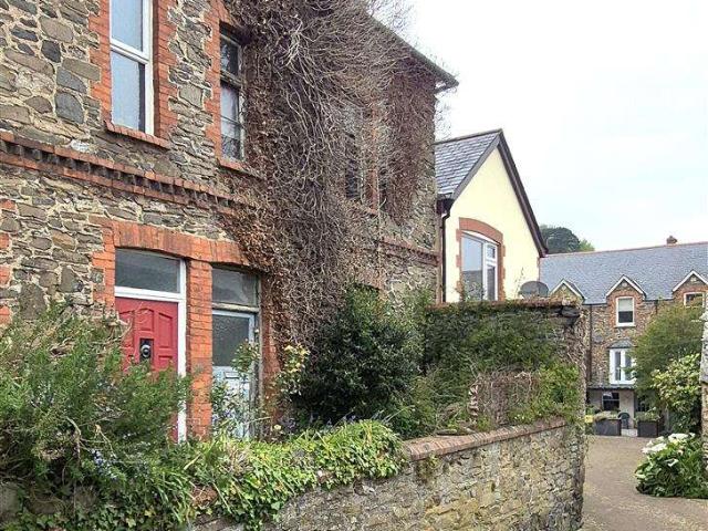 4 Bedroom Terraced House