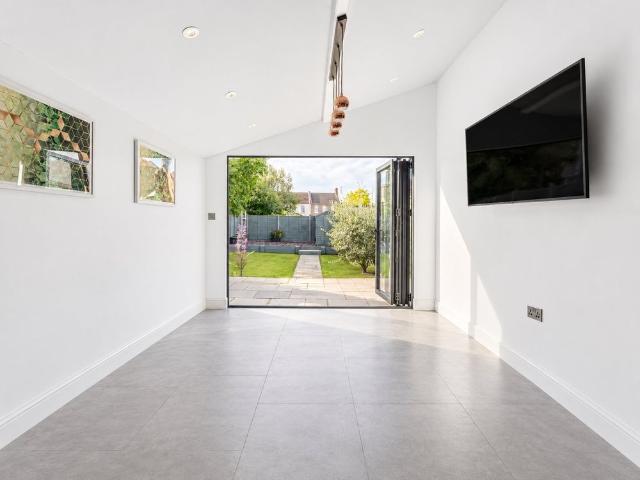 Terraced House to rent Old Road West, Gravesend, DA11