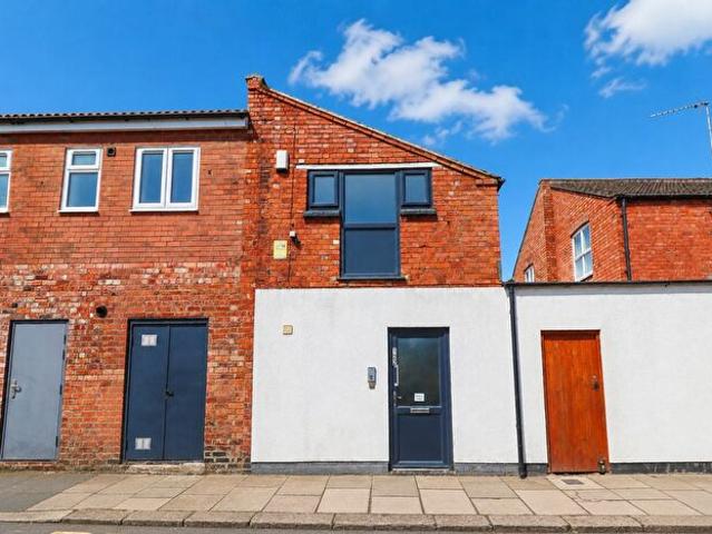 Terraced House To Rent In King Edward Road, Northampton, NN1