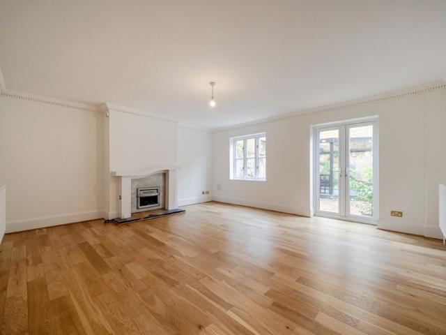 Terraced House to rent King George Street, London, SE10