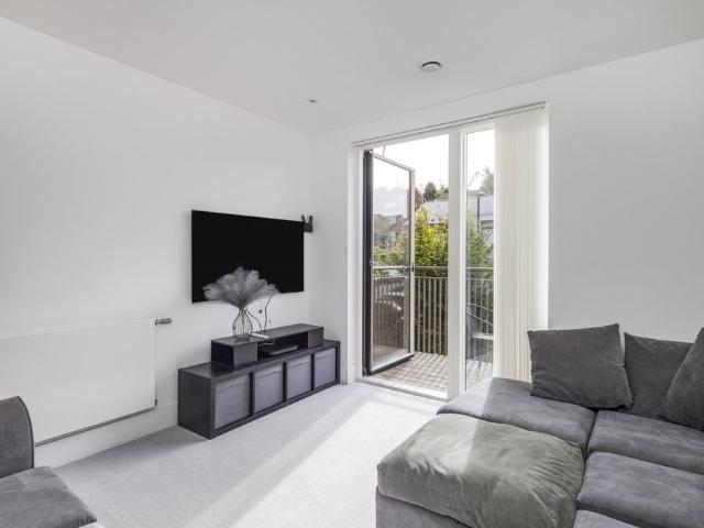 Terraced House to rent Ravensdale Gardens, London, SE19