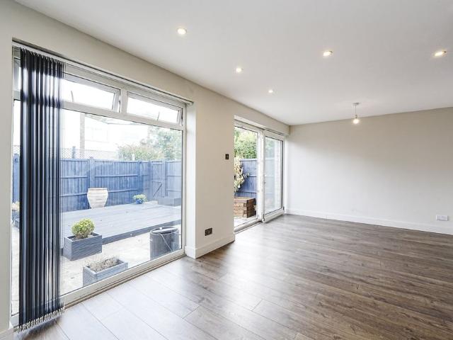Terraced House to rent Regency Walk, Croydon, CR0