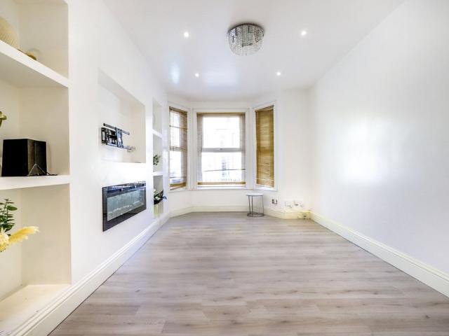 Terraced House to rent Rock Avenue, Gillingham, ME7
