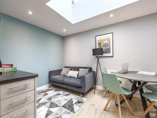 Terraced house to rent