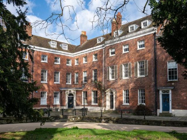 Terraced house for sale