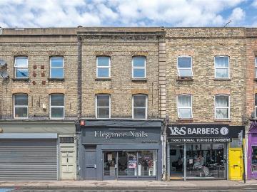 Terraced house for sale