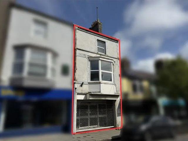 Terraced house for sale